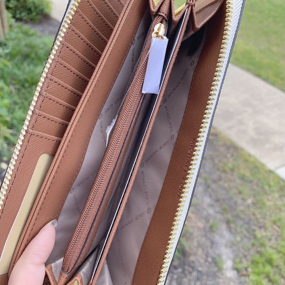 MK JST LG CONTINENTAL WALLET WRISTLET VANILLA - Picture 5 of 5